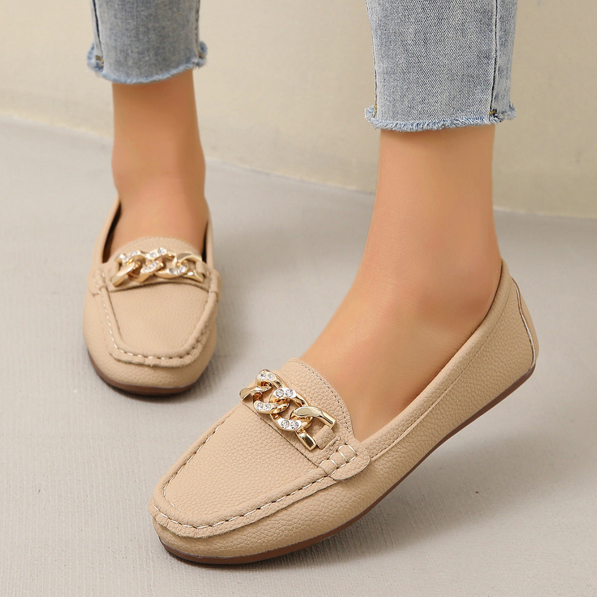 Women's Spring/Autumn Rhinestone Decor Flat Loafers, New Spring/Summer White Lychee Grain Slip-On Loafers With Metal Crystal Chain Decoration, Versatile Outdoor Comfortable Moccasins