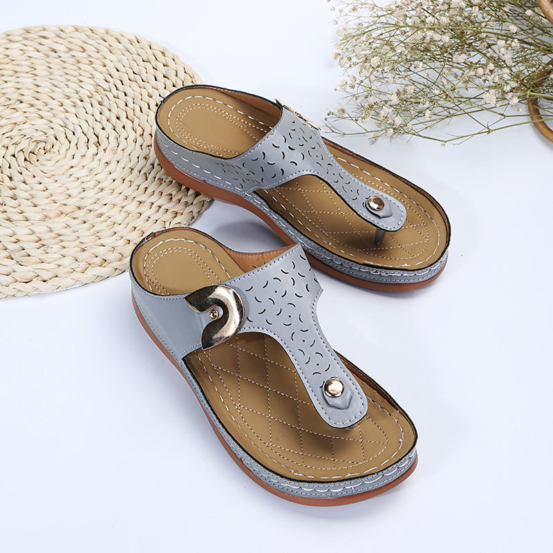 Summer New Women's Metal Decor Feature Pattern Wedge Flip-Flops