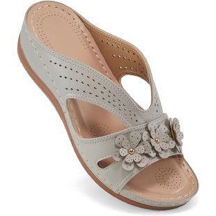 Wedge-heeled Thick-soled Hollow Rivet Flower Slippers