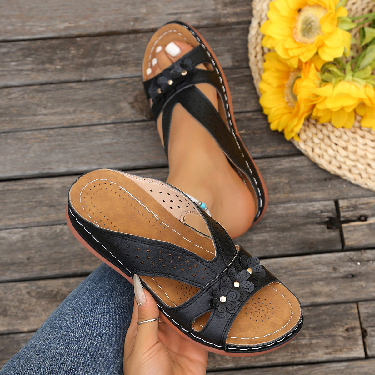 Wedge-heeled Thick-soled Hollow Rivet Flower Slippers